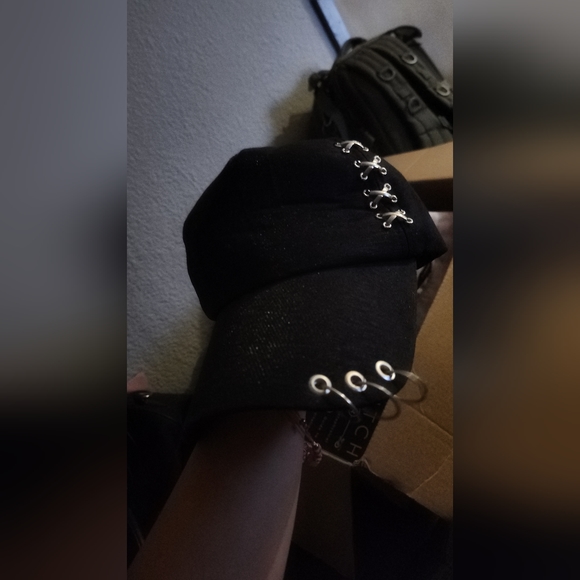 Caps - Picture 5 of 5